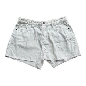 Nine West woman size 8 white stretchy denim cut off shorts.